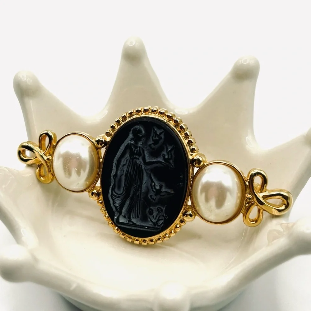Vintage elegant brooch